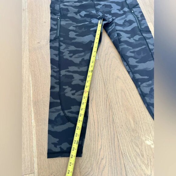 NWT Athleta RAINIER REFLECTIVE TIGHT Leggings Camo Black Cropped 2XL - Picture 9 of 12